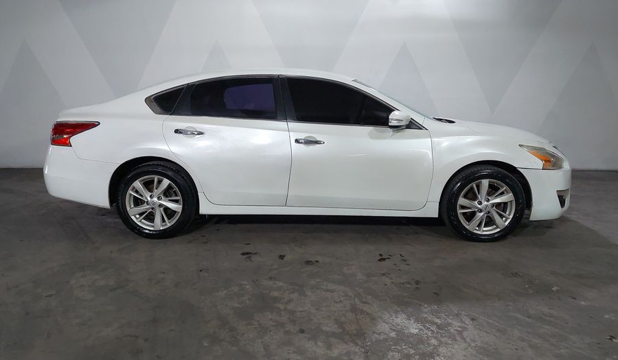 Nissan Altima 2.5 SENSE CVT Sedan 2015