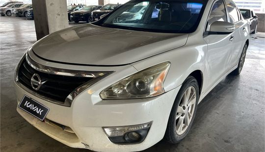 Nissan • Altima