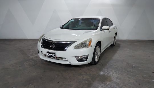 Nissan • Altima