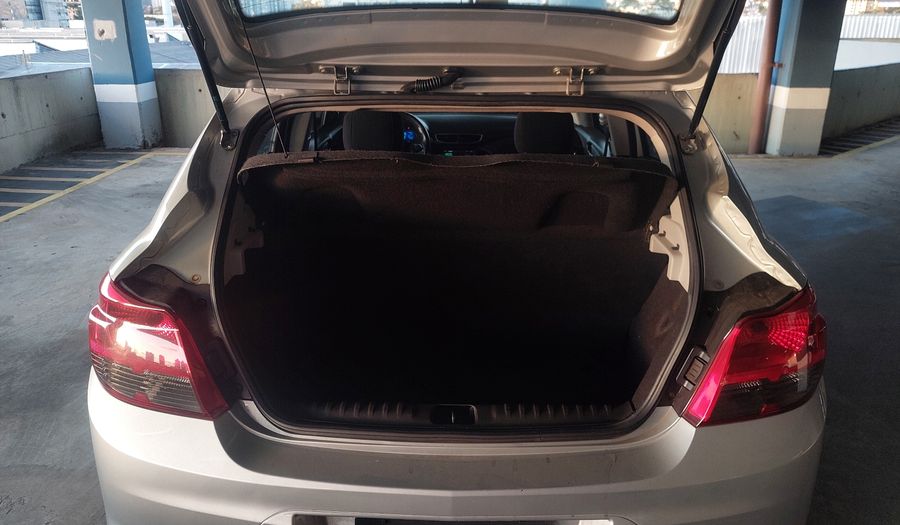 Chevrolet Onix MPFI LTZ Hatchback 2016