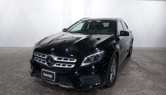 Mercedes Benz • Clase GLA