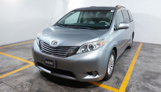 Toyota • Sienna