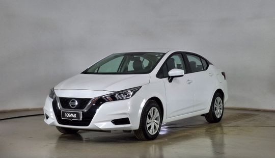 Nissan • Versa