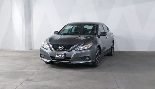 Nissan • Altima