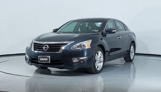 Nissan • Altima