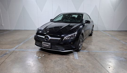 Mercedes Benz • Clase CLA