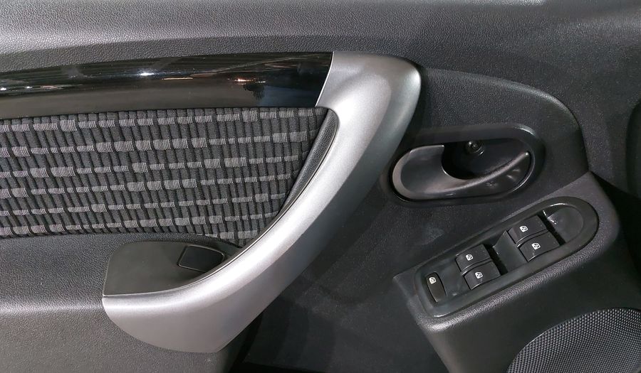 Renault Sandero 1.6 DYNAMIQUE AT Hatchback 2014