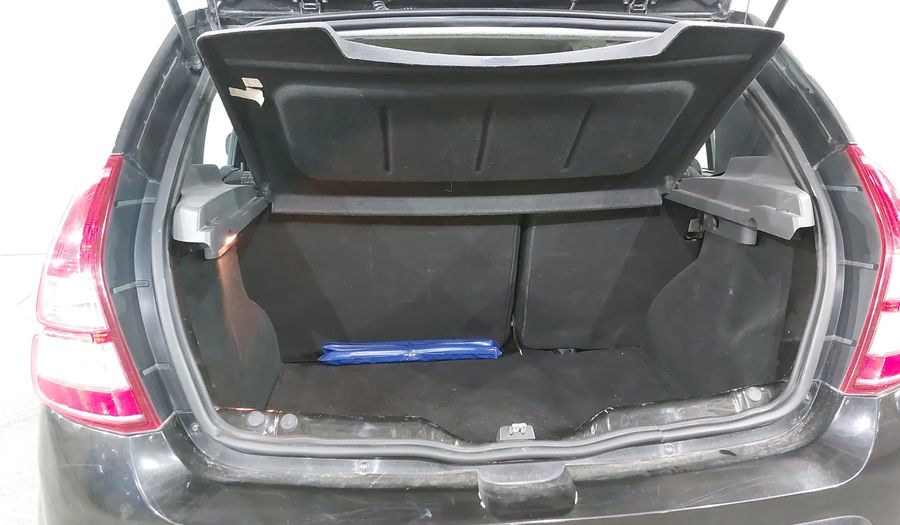 Renault Sandero 1.6 DYNAMIQUE AT Hatchback 2014