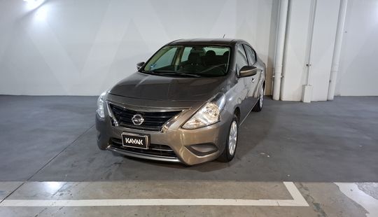 Nissan • Versa