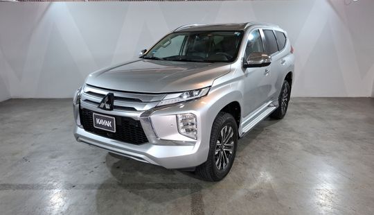 Mitsubishi • Montero