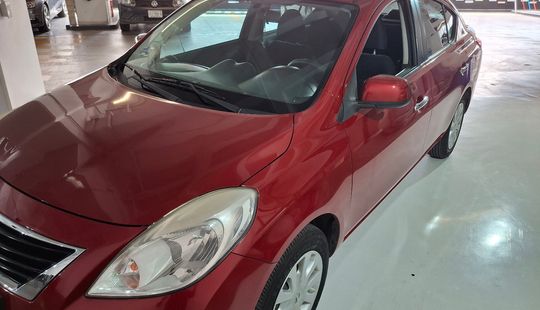 Nissan • Versa