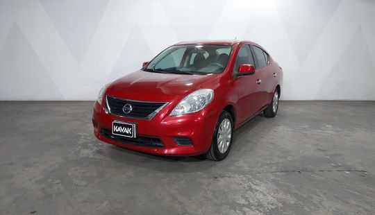 Nissan • Versa