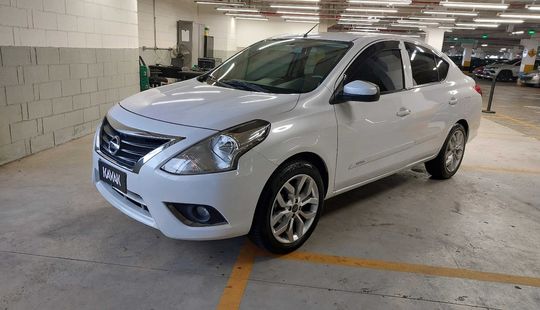 Nissan • Versa
