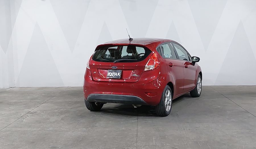 Ford Fiesta 1.6 SE MT Hatchback 2016