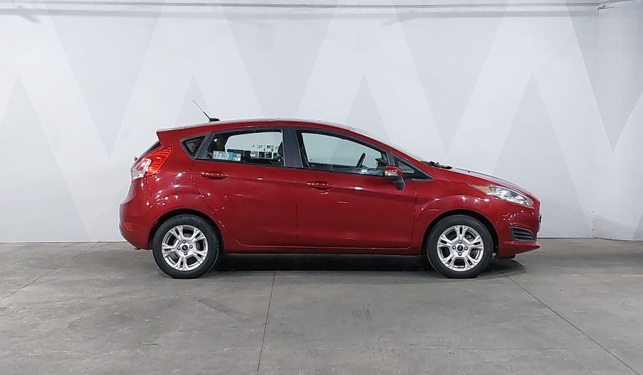 Ford Fiesta 1.6 SE MT Hatchback 2016