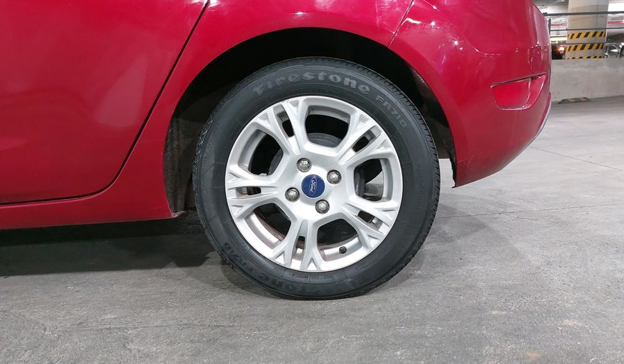 Ford Fiesta 1.6 SE MT Hatchback 2016