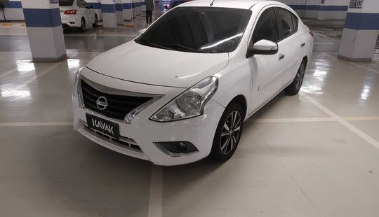 Nissan • Versa