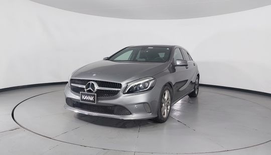 Mercedes Benz • Clase A
