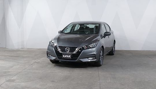 Nissan • Versa