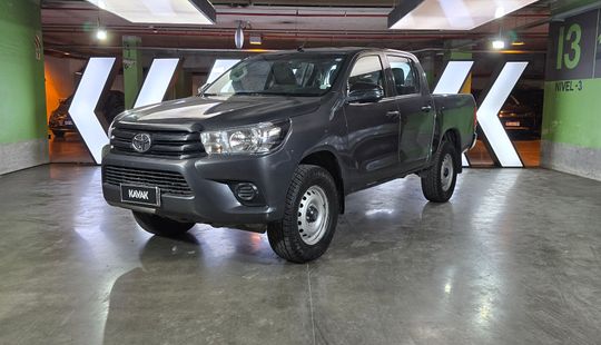 Toyota • Hilux