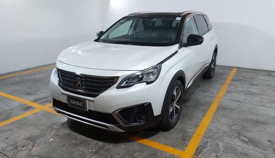 Peugeot • 5008
