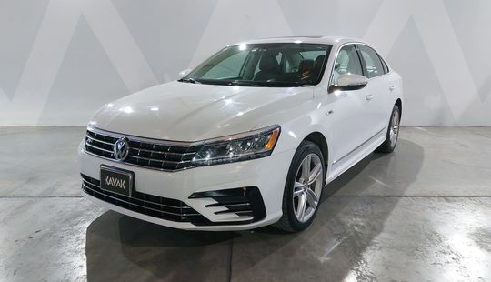 Volkswagen • Passat