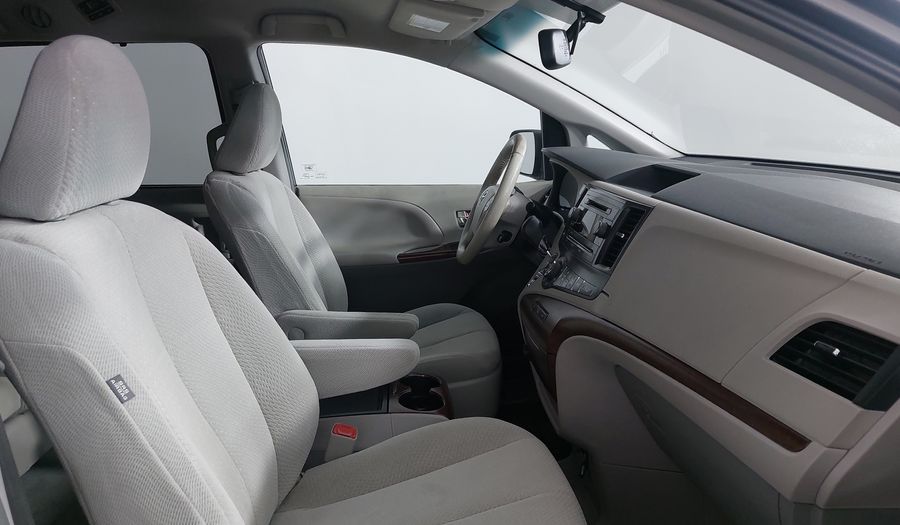 Toyota Sienna 3.5 XLE AT Minivan 2014