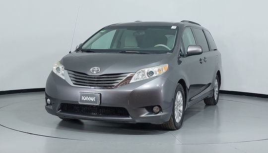 Toyota • Sienna