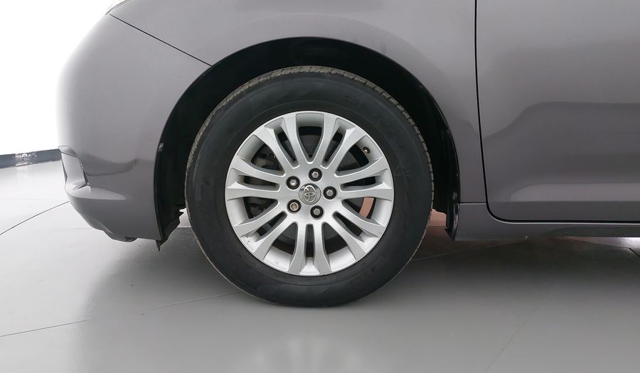 Toyota Sienna 3.5 XLE AT Minivan 2014