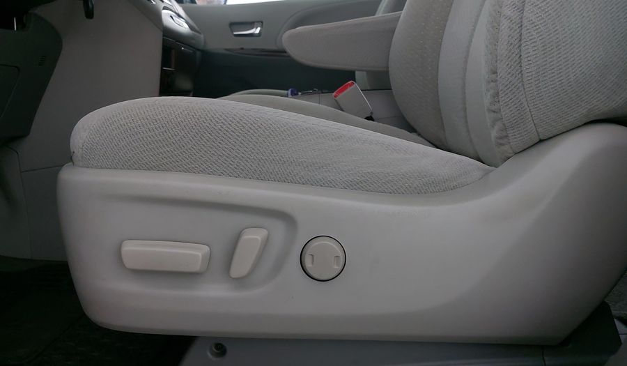Toyota Sienna 3.5 XLE AT Minivan 2014