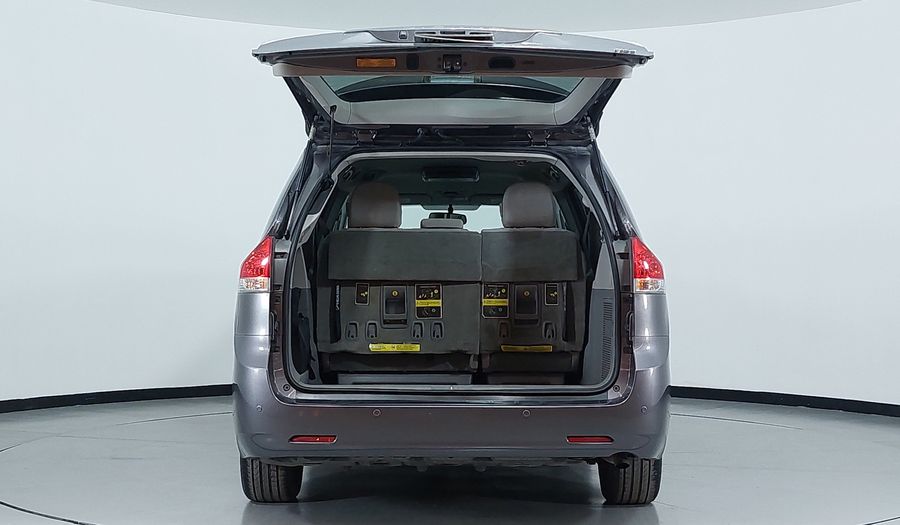 Toyota Sienna 3.5 XLE AT Minivan 2014