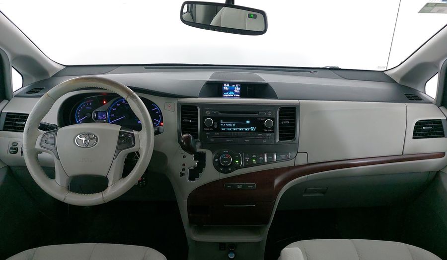 Toyota Sienna 3.5 XLE AT Minivan 2014