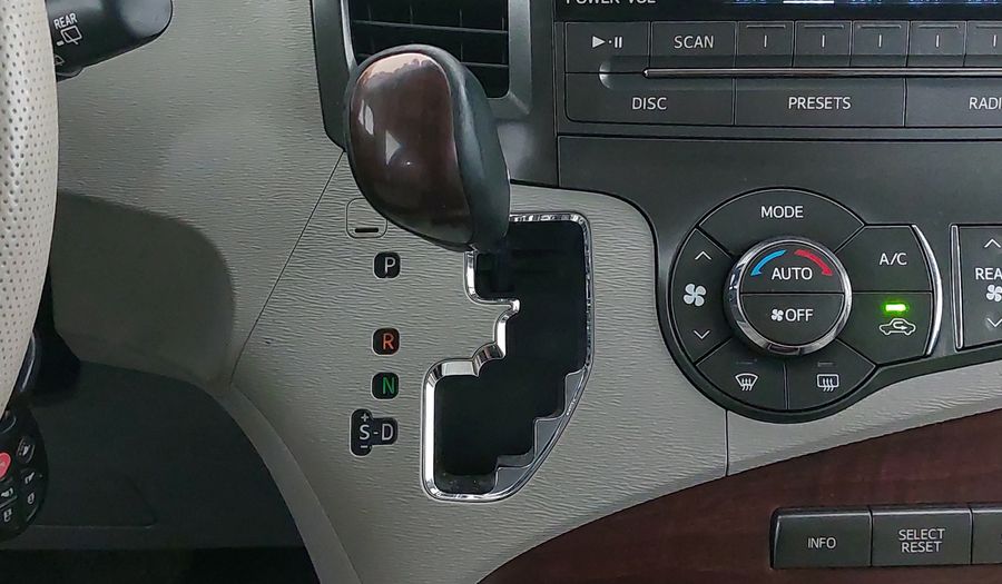 Toyota Sienna 3.5 XLE AT Minivan 2014