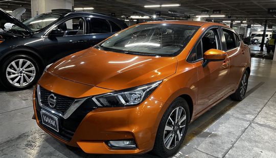 Nissan • Versa