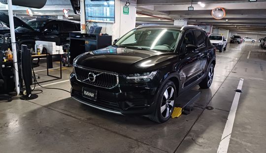 Volvo • XC40