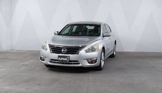 Nissan • Altima