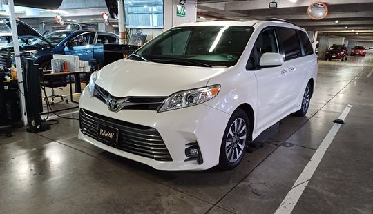Toyota • Sienna