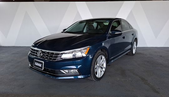 Volkswagen • Passat