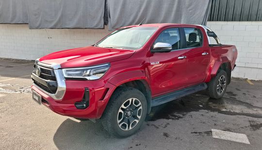 Toyota • Hilux