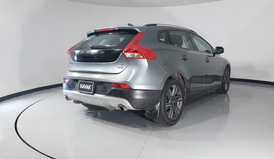 Volvo V40 2.0 MOMENTUM T4 AT AWD Hatchback 2016