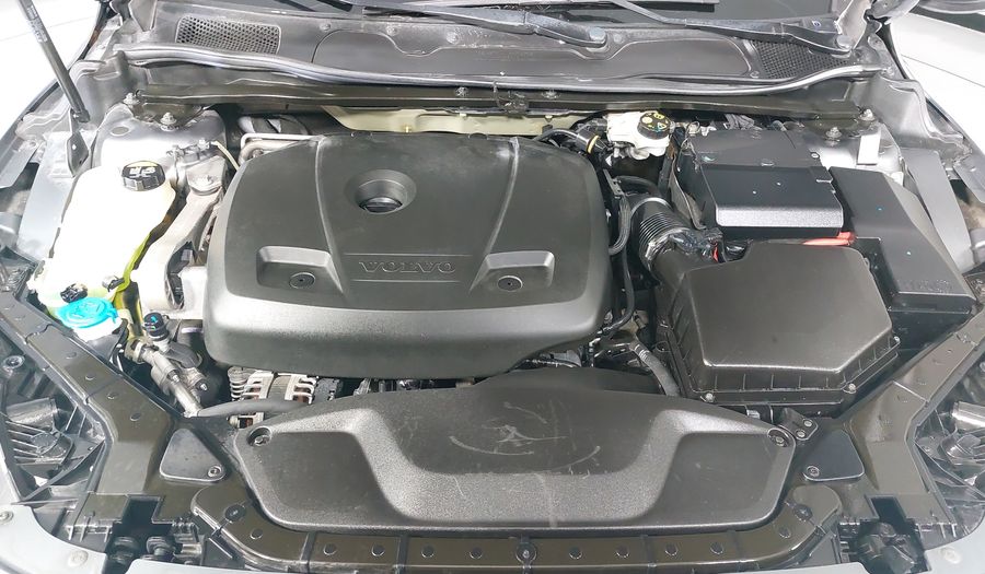 Volvo V40 2.0 MOMENTUM T4 AT AWD Hatchback 2016
