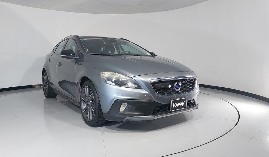 Volvo V40 2.0 MOMENTUM T4 AT AWD Hatchback 2016