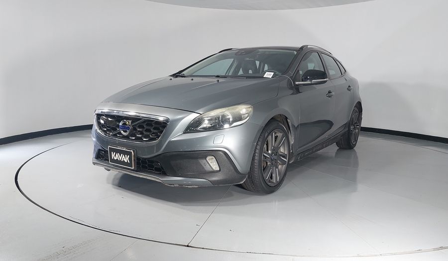 Volvo V40 2.0 MOMENTUM T4 AT AWD Hatchback 2016