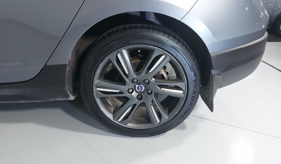 Volvo V40 2.0 MOMENTUM T4 AT AWD Hatchback 2016