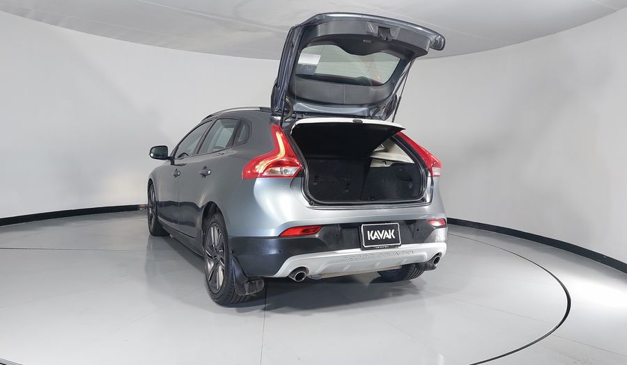 Volvo V40 2.0 MOMENTUM T4 AT AWD Hatchback 2016