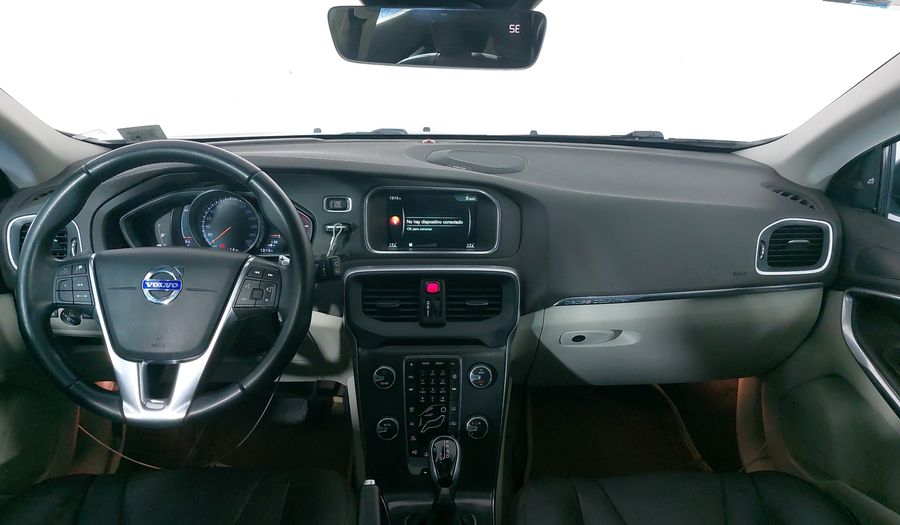 Volvo V40 2.0 MOMENTUM T4 AT AWD Hatchback 2016