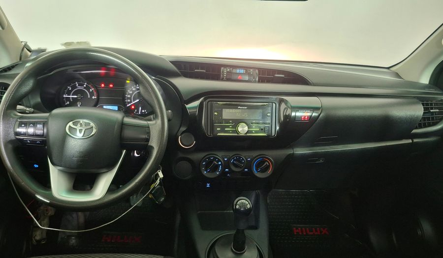 Toyota Hilux 2.4D DX Pickup 2017