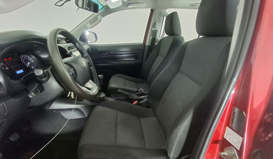 Toyota Hilux 2.4D DX Pickup 2017