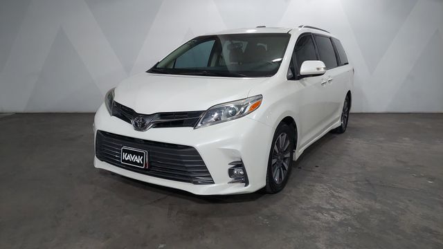 Toyota • Sienna