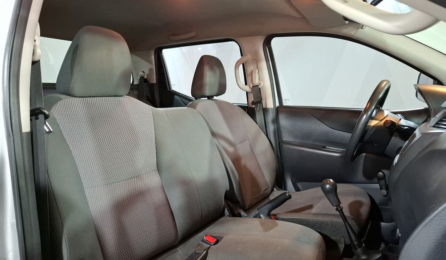 Nissan Np300 2.5 DOBLE CABINA S TM AC PAQ. SEG. Pickup 2019